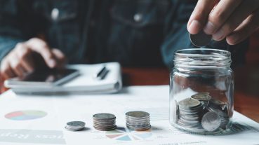 Mennyi pénzt tegyek félre a nyugdíjas éveimre? Mikor kezdjek hozzá?