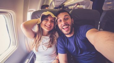 Ajándék iPhone, tablet és díjkedvezmények: így készülnek a biztosítók a nyárra