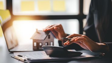 Klímaváltozás, lakáskampány és díjcsökkenés: mutatjuk az újdonságokat a lakásbiztosítások háza táján