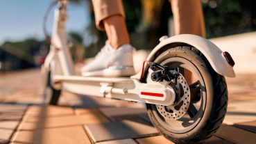 Nyártól az elektromos rollerekre is kell biztosítást kötni