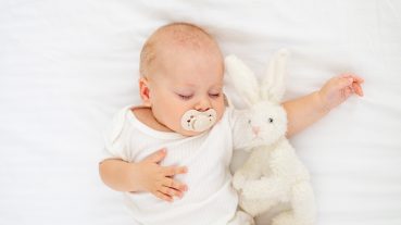 Két évvel meghosszabbítják a gyermekvállalási határidőt a babavárónál