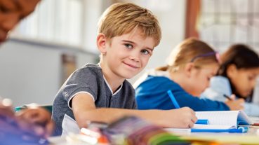 Baleset a suliban: az állami biztosítás harmincszorosa is járhat a családnak