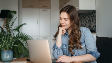 Vércukorszintmérőt és 50-100 ezer forintos utalványokat osztogatnak a biztosítók