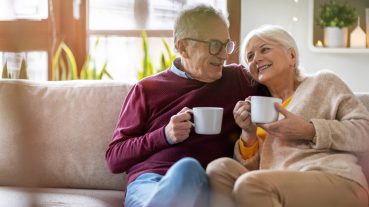 Kártyára kapnak pénzt a nyugdíjasok: ennyit hozhat a konyhára az áfa-visszatérítés