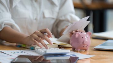 Még egy havi vésztartaléka sincs a magyaroknak, így változtathatnak rajta