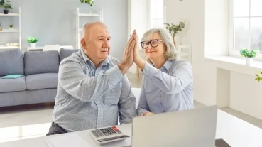 14. havi nyugdíj 2026-ban: Itt a hivatalos menetrend és a pontos összegek!