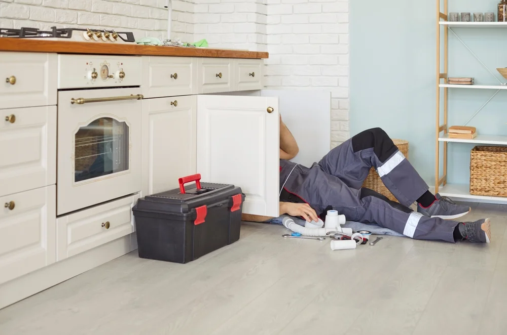 Szakember közvetítése a lakásbiztosítás szolgáltatásai között.